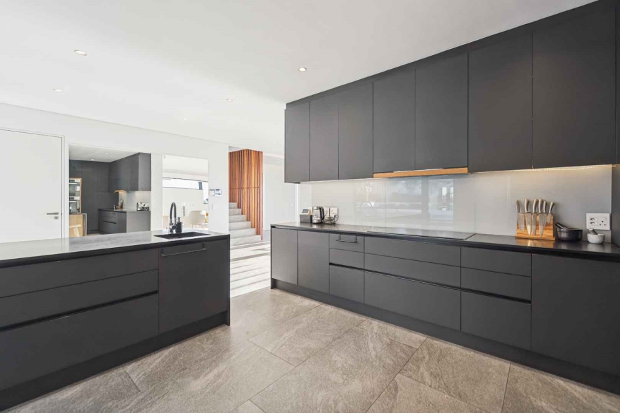 4 Bedroom Property for Sale in Fresnaye Western Cape